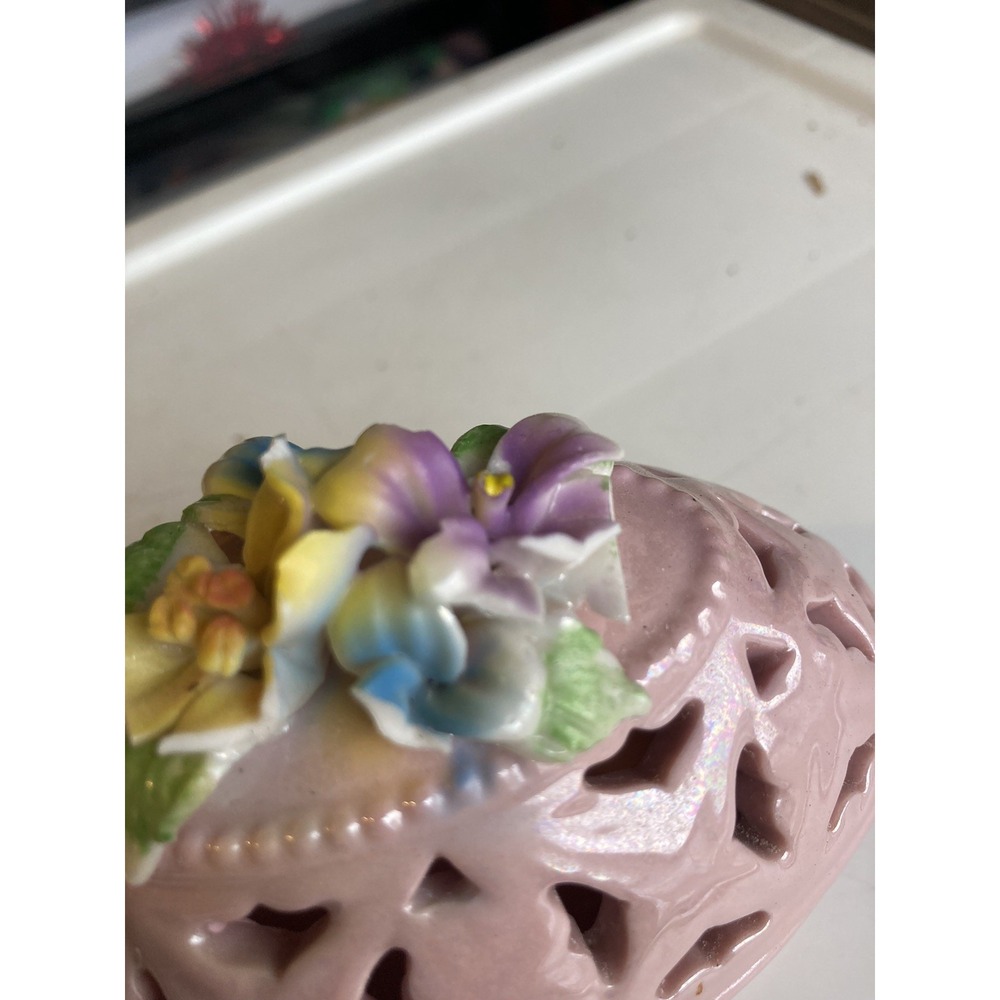 VTG Reticulated Porcelain Egg Shaped Pink Trinket Some Leafs Are Broken - Picture 9 of 11